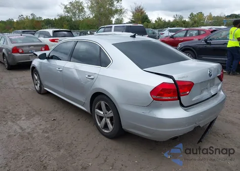 2012 Volkswagen Passat 2.5L Se z USA, uszkodzony, nr VIN 1VWBP7A32CC048783